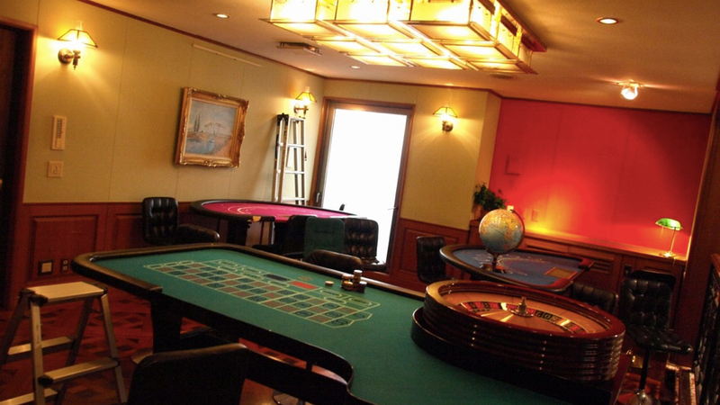 Illustration for article titled Inside Cosplay Photography Events (And a Fancy Shinjuku Apartment)